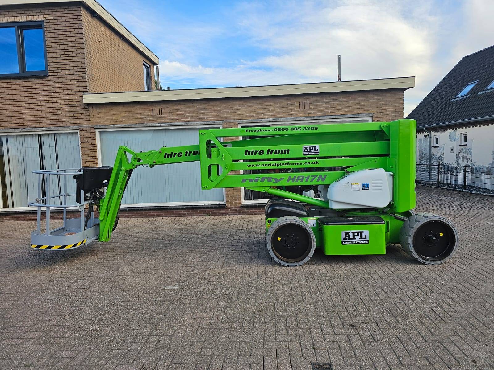 Nifty HR17 NDE Electric+Diesel 17.2m Articulated Boom Lift 2012 