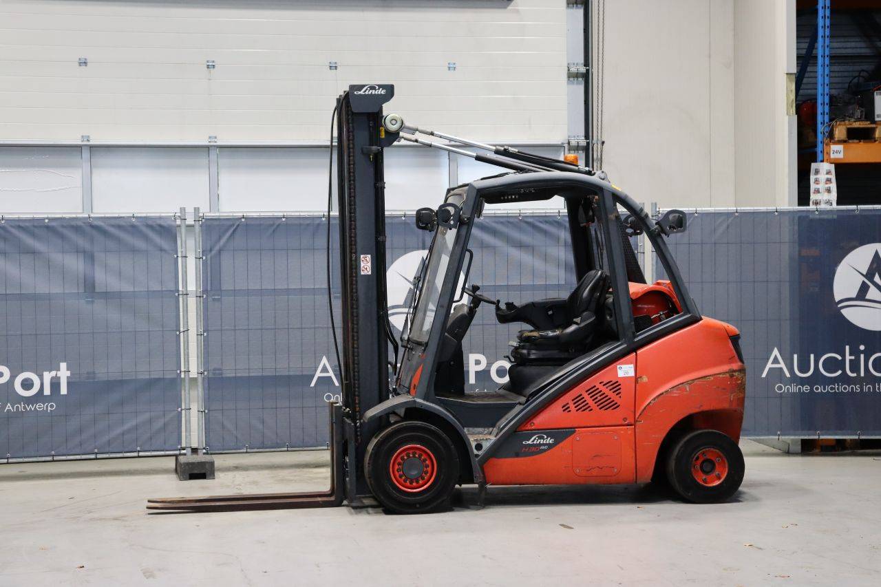 Empilhadeira Linde H30T-02 GLP 3000kg 5,2m 2018