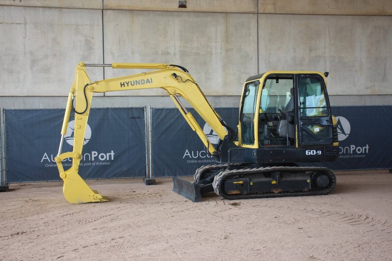 Rupsgraafmachine Hyundai 60-9 Diesel 2014