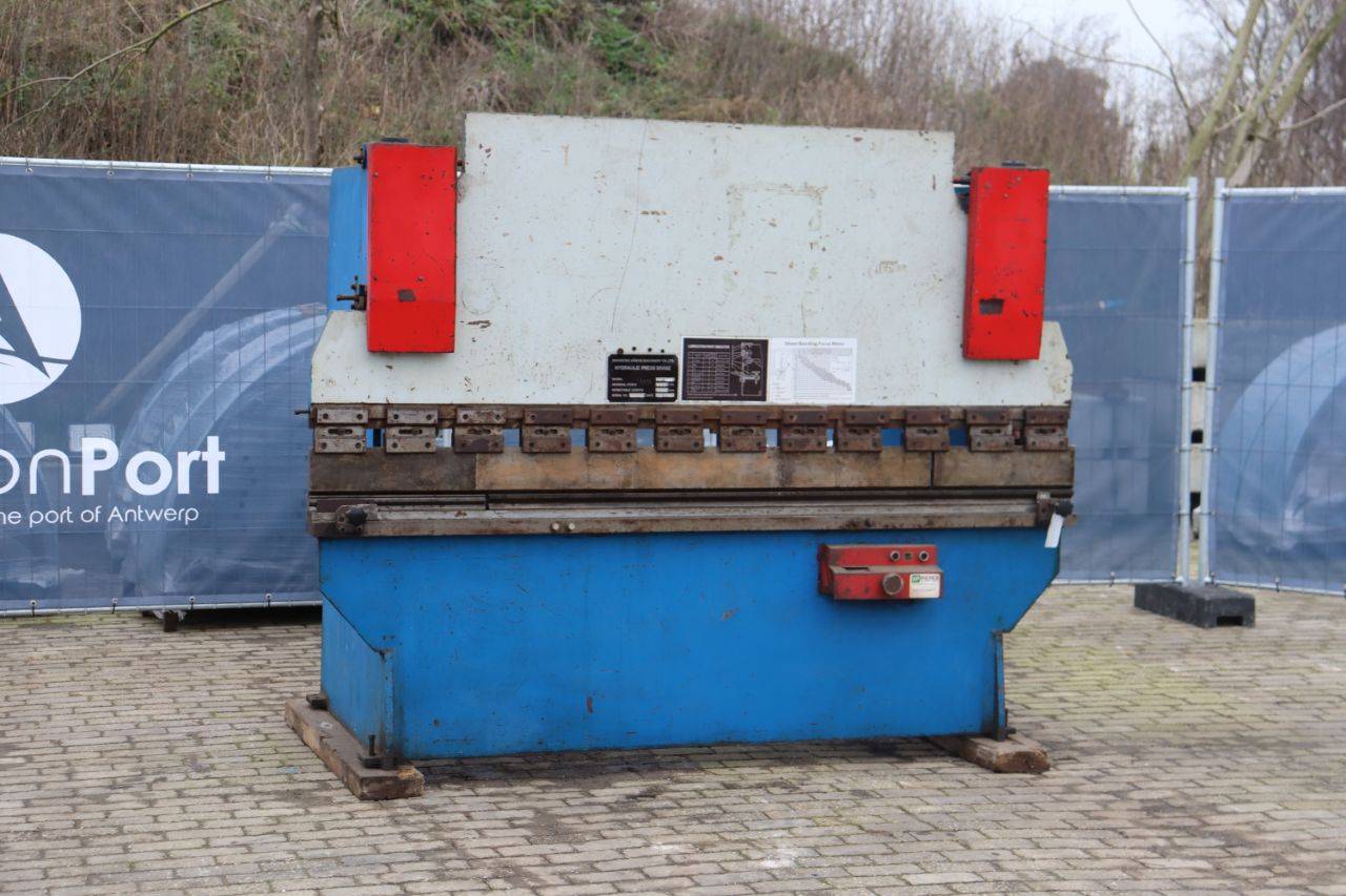 Press brake WC61Y Electric 40t 2005